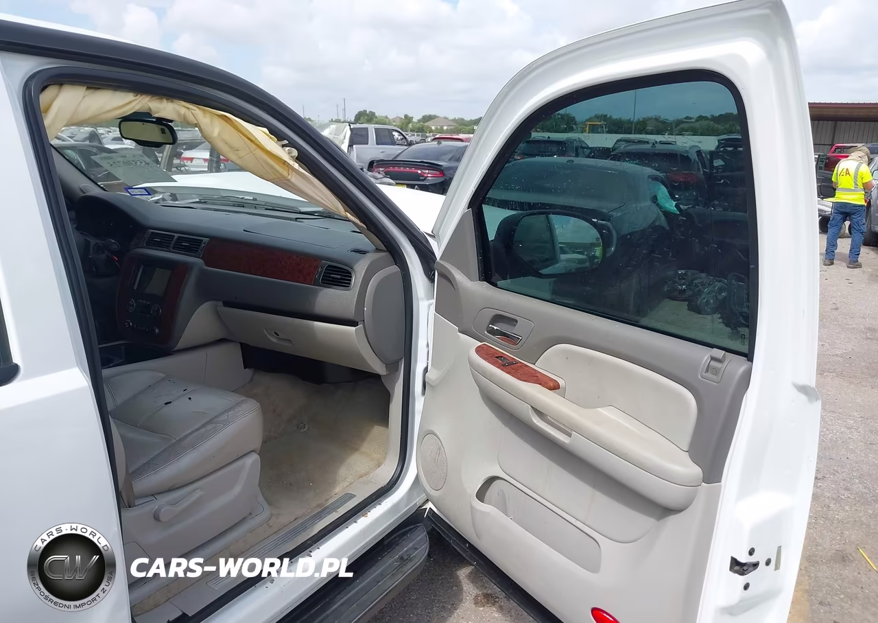 2007 Chevrolet Suburban Lt VIN:3GNFC16J17G261707 - 5