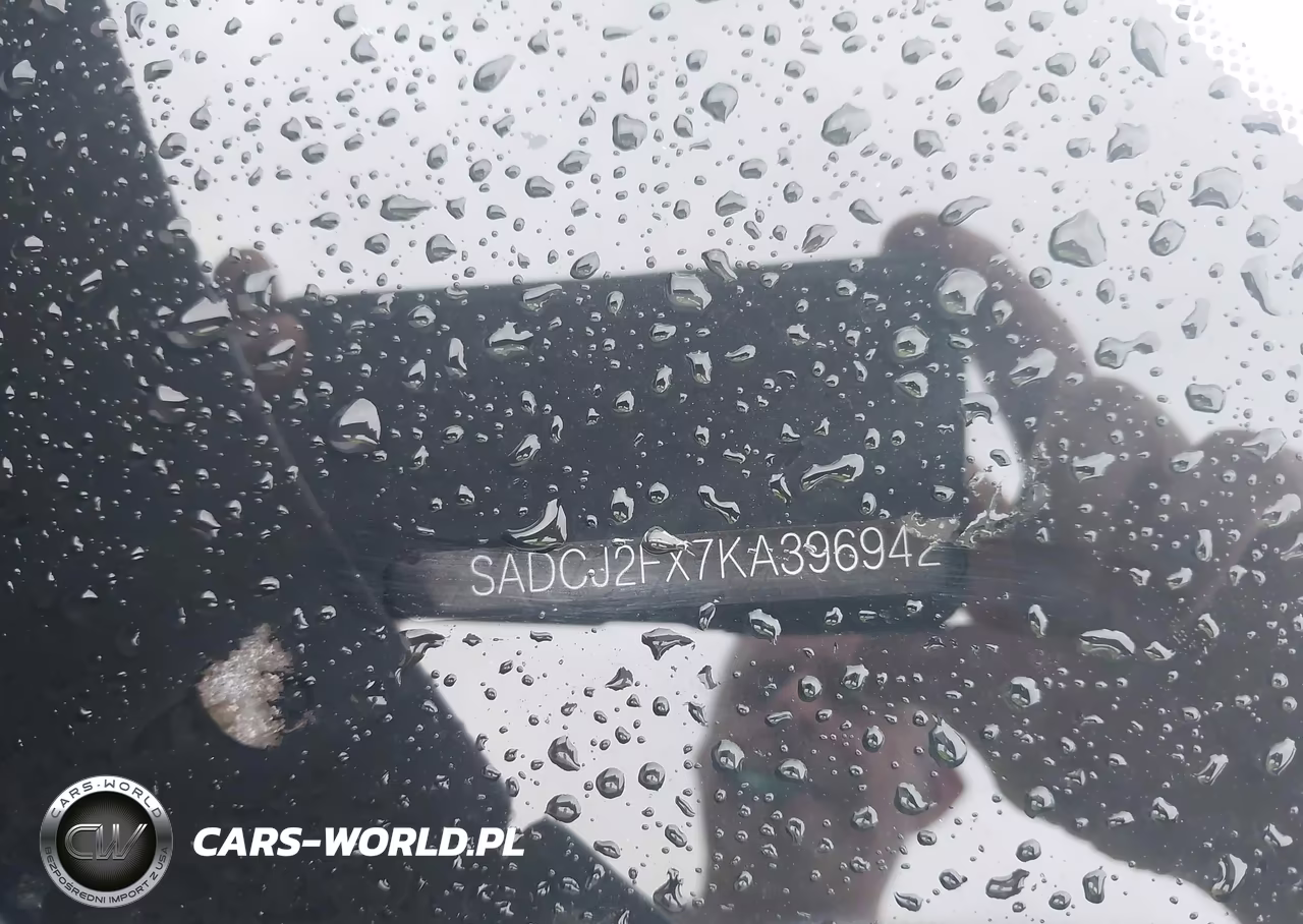 2019 Jaguar F-Pace 25T Premium VIN:SADCJ2FX7KA396942 - 17