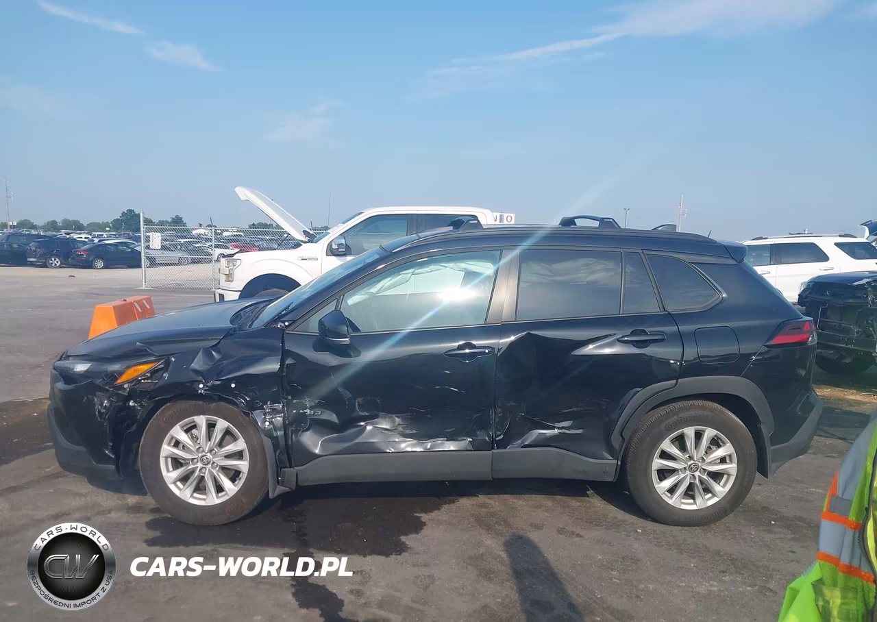 2026 Toyota Corolla Cross Le VIN:7MUBAABG5TV152353 - 14