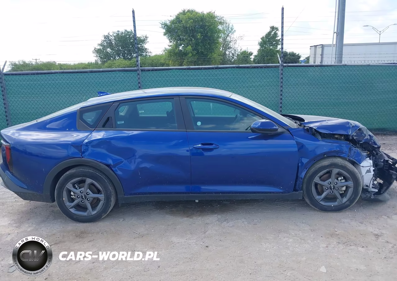 2025 Kia K4 Lxs VIN:3KPFT4DE9SE032888 - 13