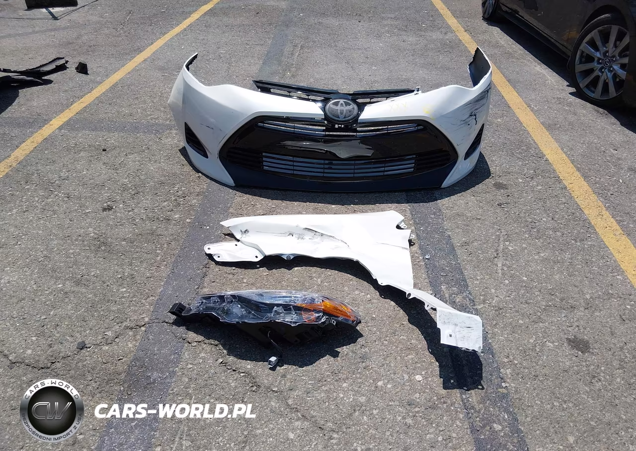 2018 Toyota Corolla Le VIN:5YFBURHE8JP773694 - 12