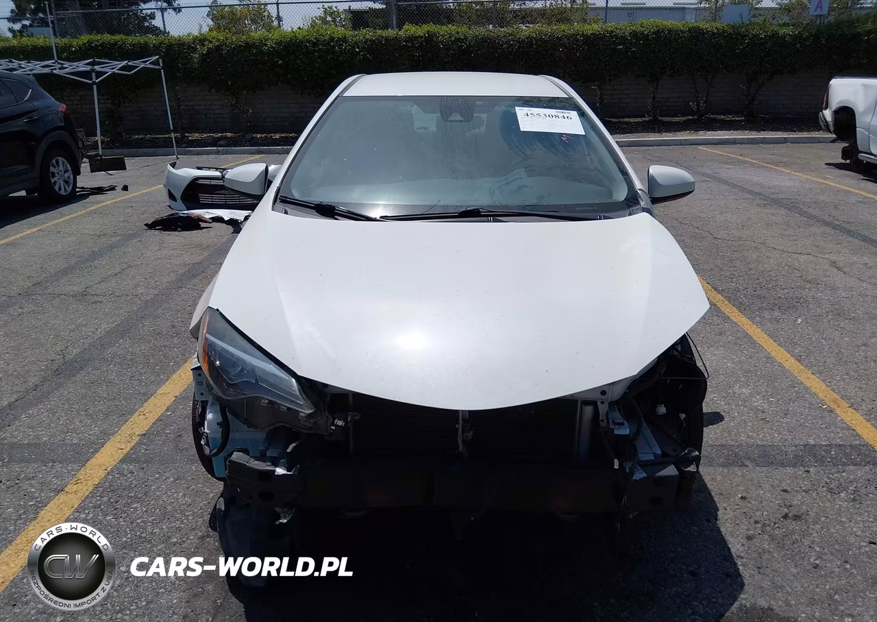 2018 Toyota Corolla Le VIN:5YFBURHE8JP773694 - 13