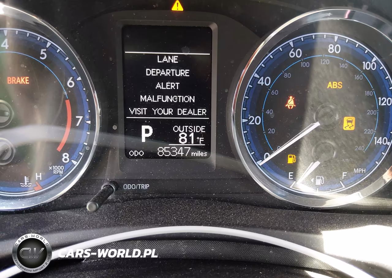 2018 Toyota Corolla Le VIN:5YFBURHE8JP773694 - 16