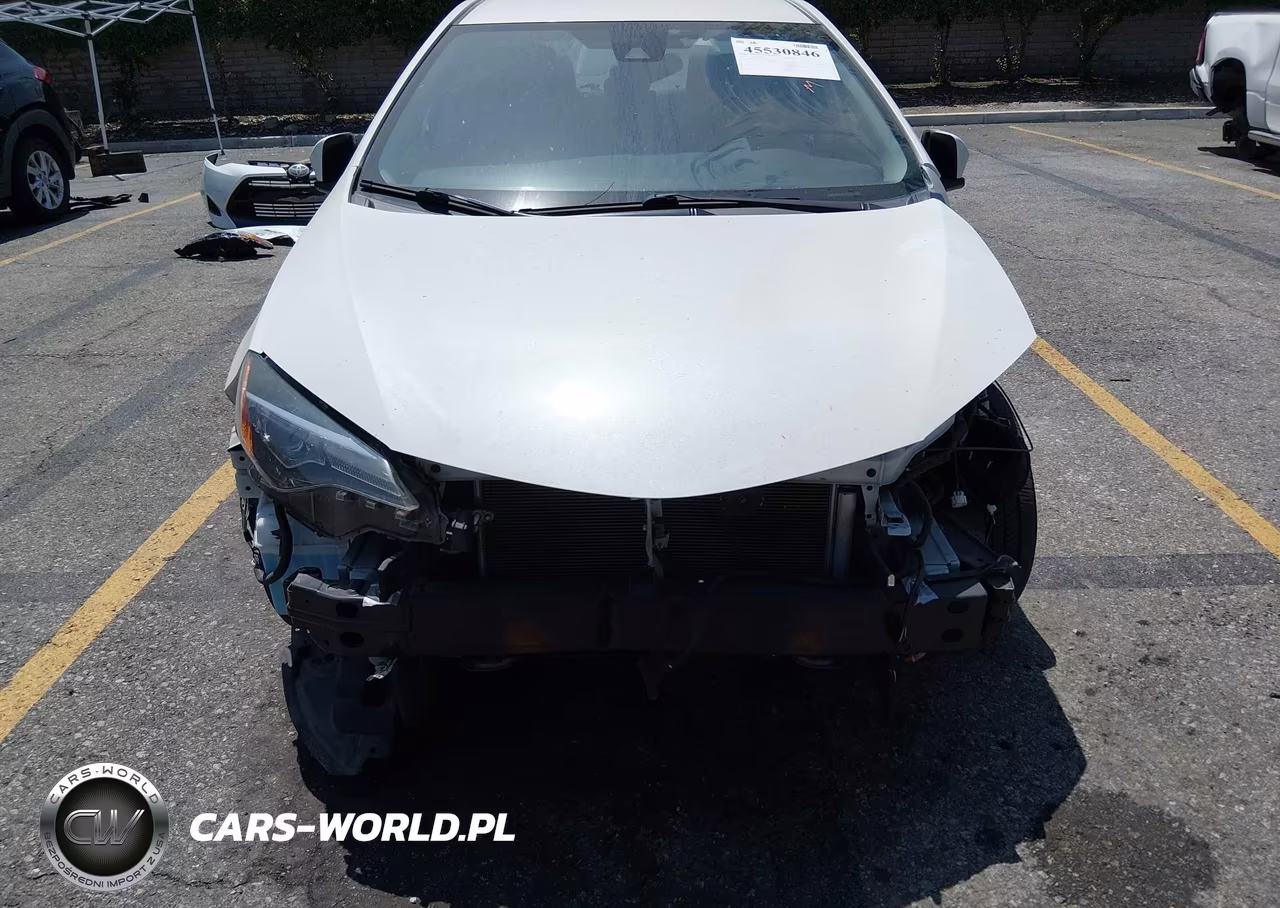 2018 Toyota Corolla Le VIN:5YFBURHE8JP773694 - 18
