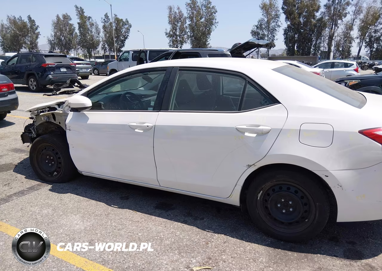2018 Toyota Corolla Le VIN:5YFBURHE8JP773694 - 19