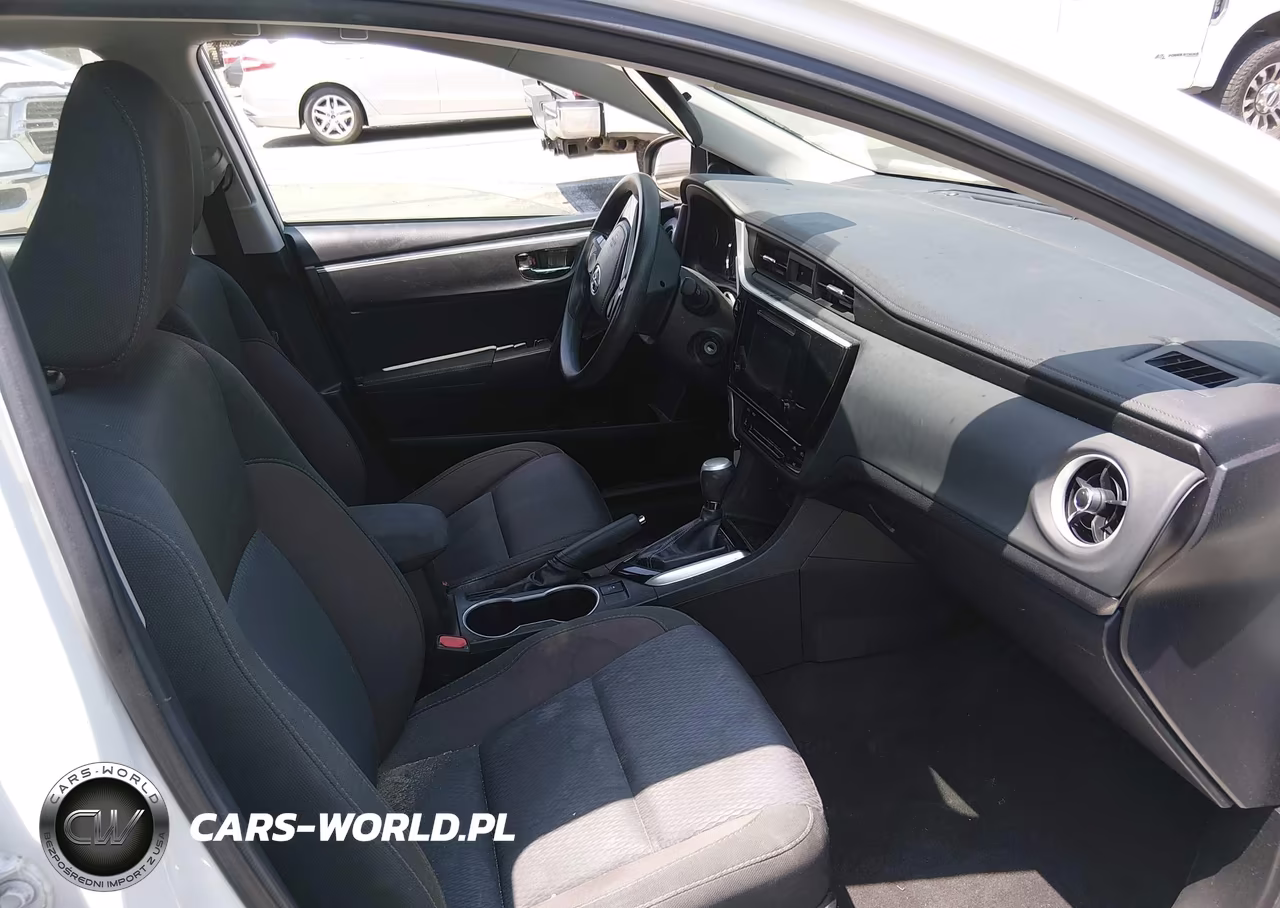 2018 Toyota Corolla Le VIN:5YFBURHE8JP773694 - 5