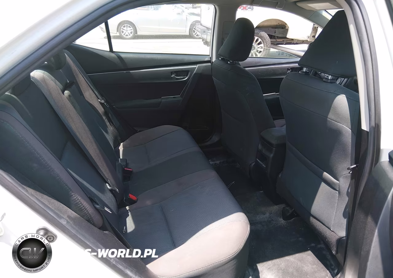 2018 Toyota Corolla Le VIN:5YFBURHE8JP773694 - 8