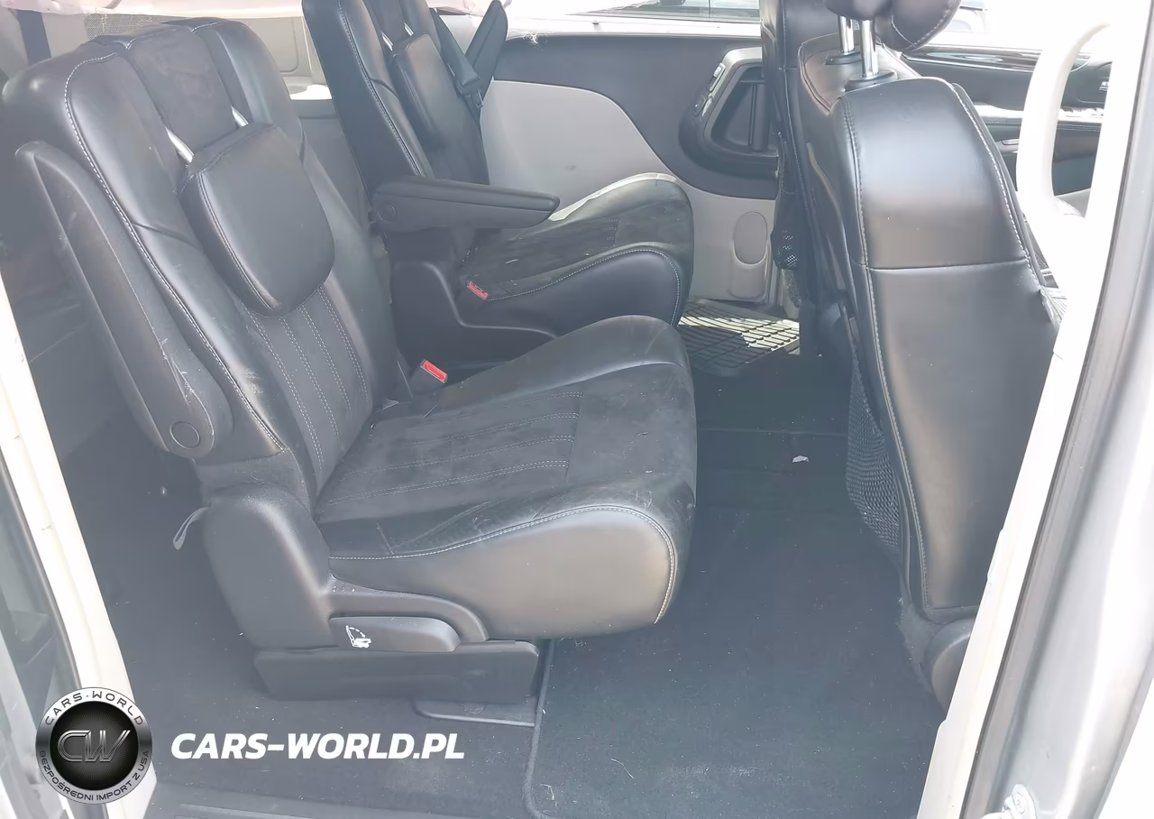 2014 Chrysler Town & Country Touring-L 30Th Anniversary VIN:2C4RC1CG9ER225219 - 8