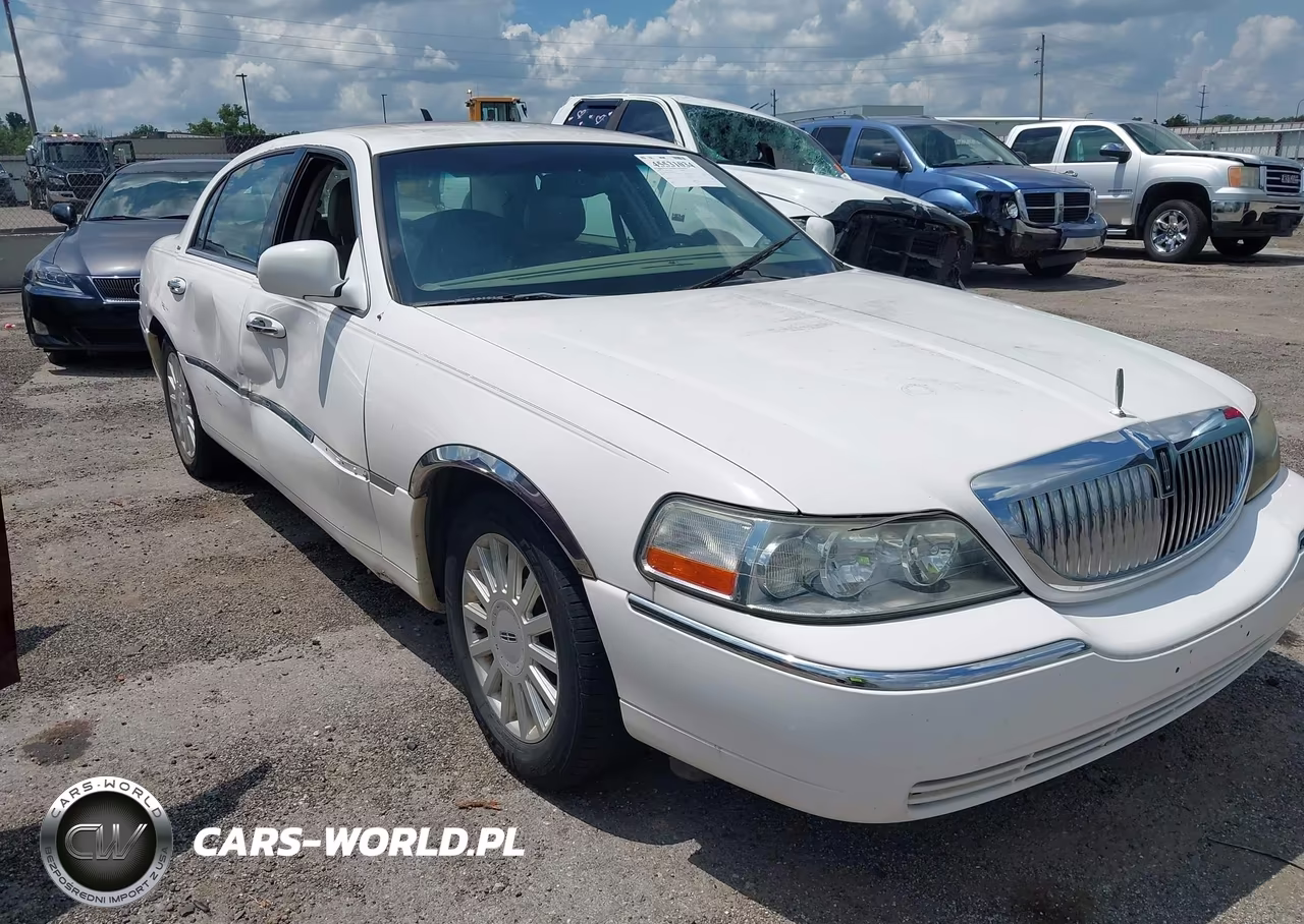 2005 Lincoln Town Car Signature