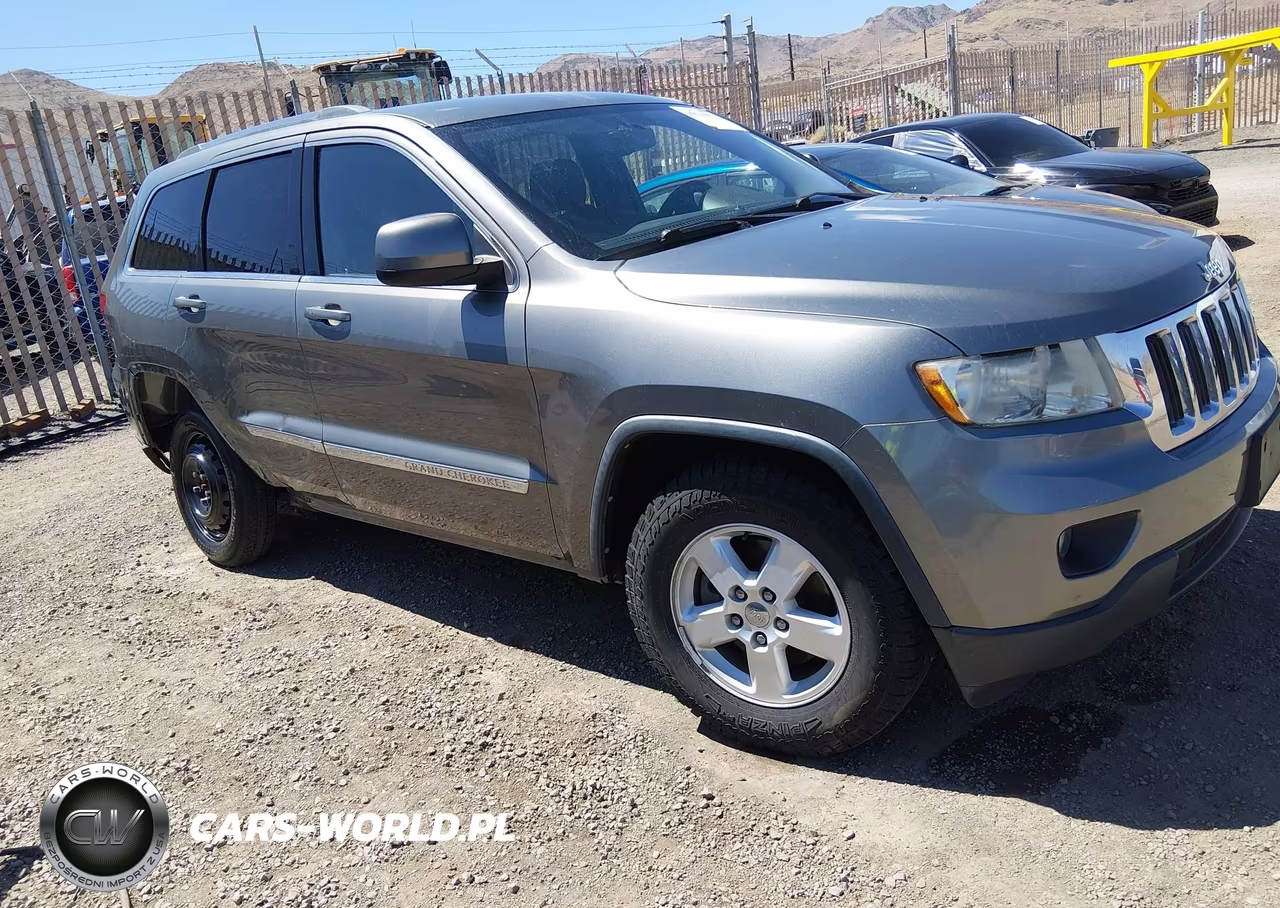 2013 Jeep Grand Cherokee Laredo – zdjęcie 1 z 17