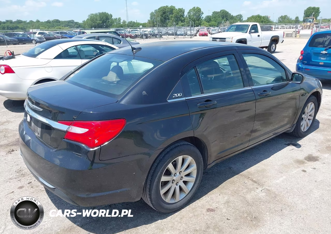 2011 Chrysler 200 Touring VIN:1C3BC1FB0BN576258 - 4