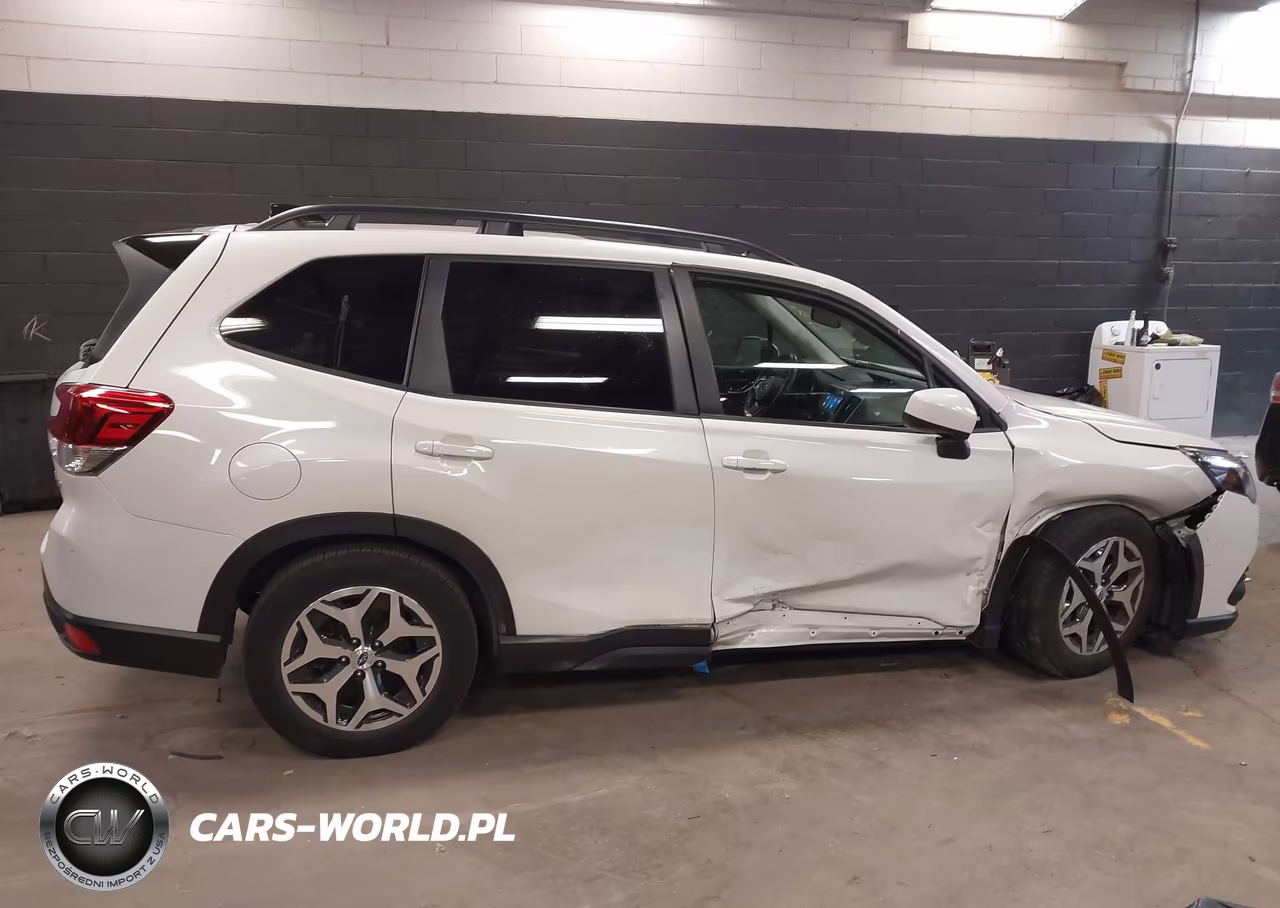 2024 Subaru Forester Premium VIN:JF2SKADC1RH463424 - 13