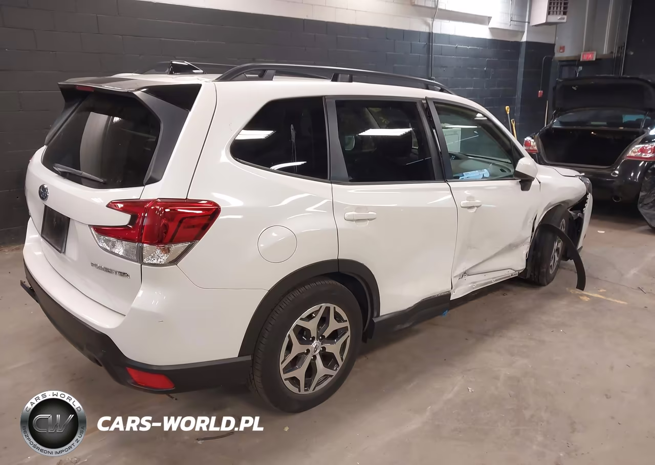 2024 Subaru Forester Premium VIN:JF2SKADC1RH463424 - 4
