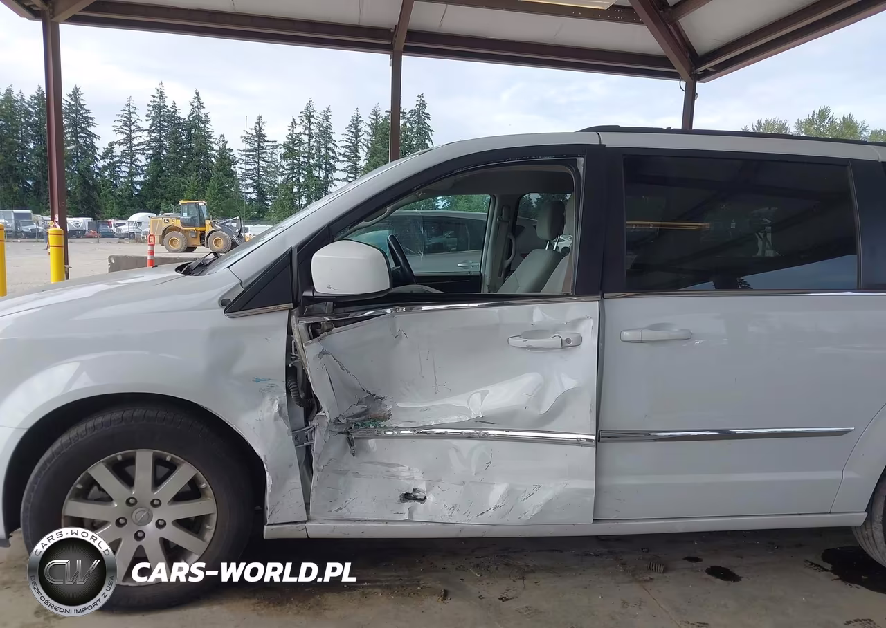 2016 Chrysler Town & Country Touring VIN:2C4RC1BG0GR223251 - 6