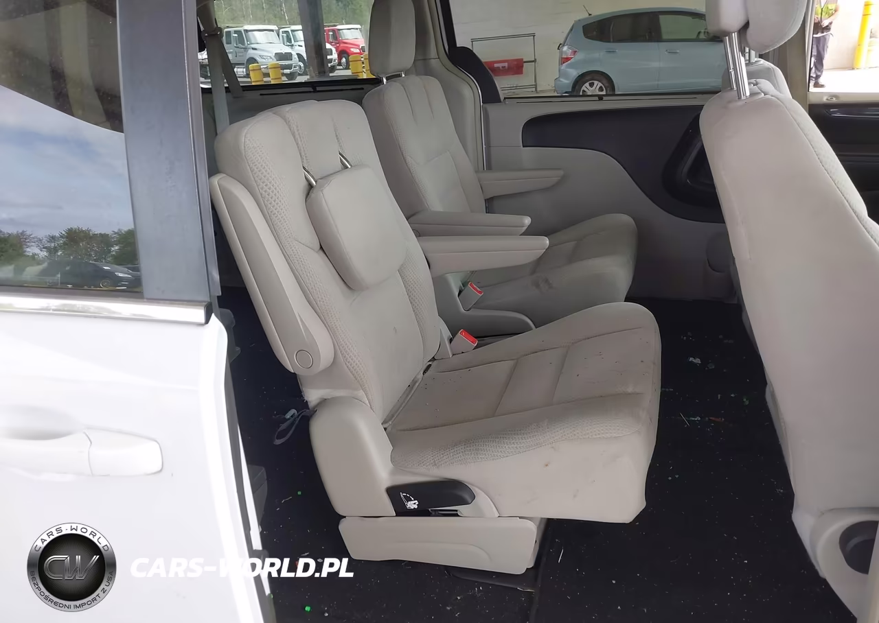 2016 Chrysler Town & Country Touring VIN:2C4RC1BG0GR223251 - 8