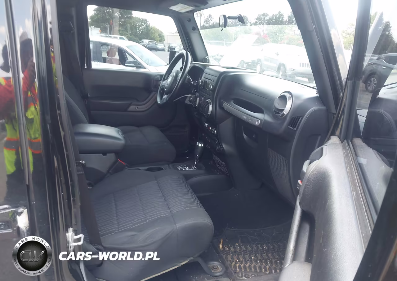2012 Jeep Wrangler Unlimited Sport VIN:1C4BJWDGXCL201326 - 5