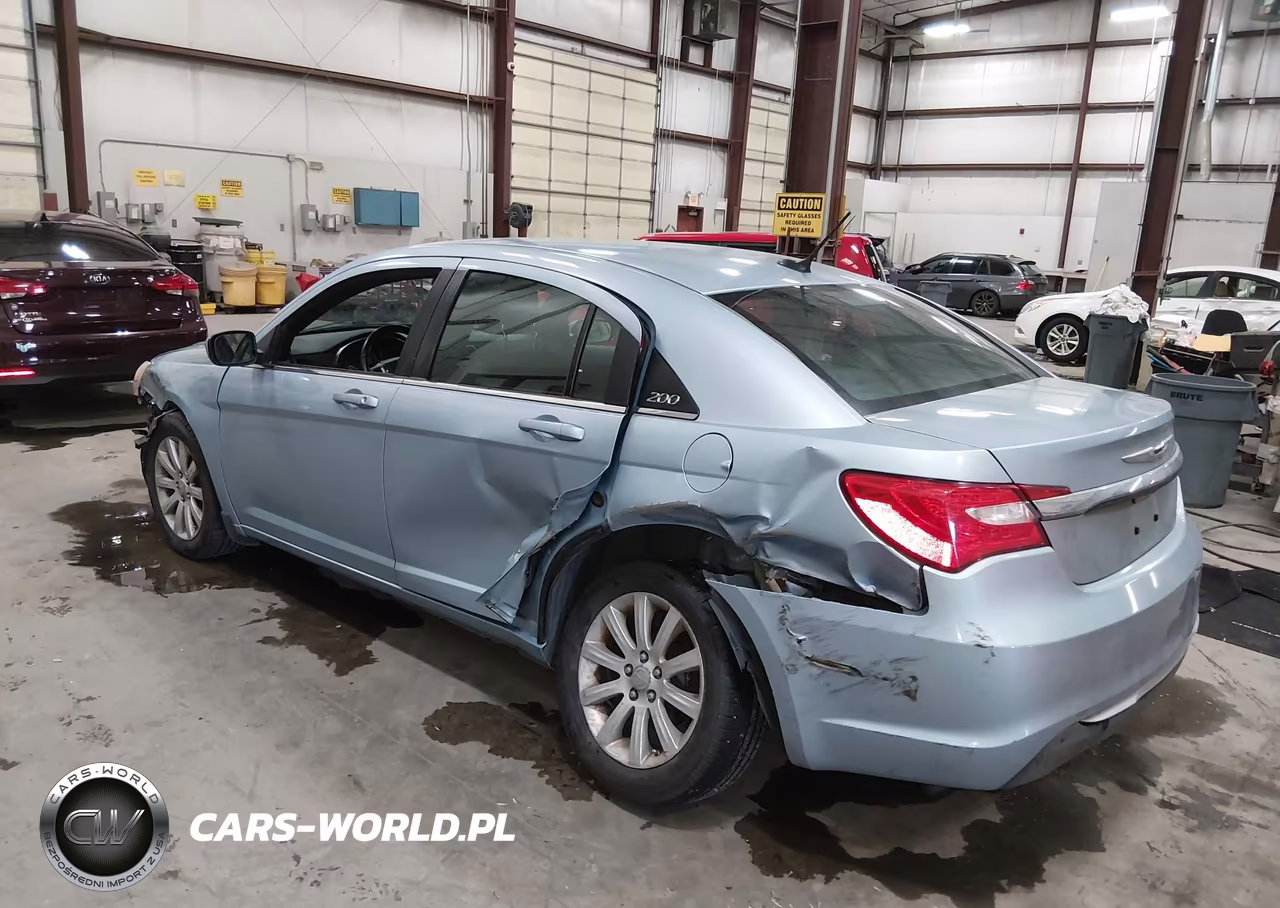 2012 Chrysler 200 Touring VIN:1C3CCBBB5CN175886 - 3