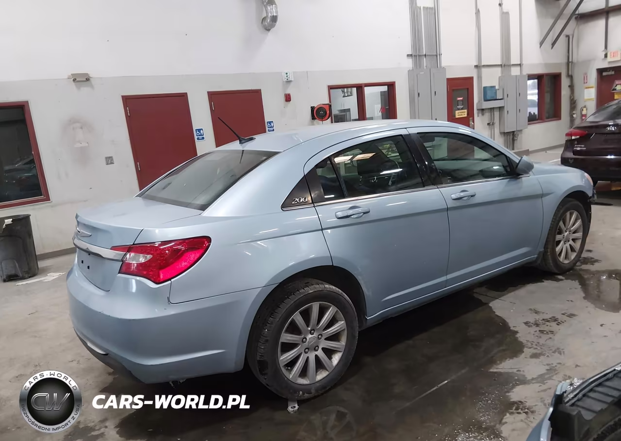 2012 Chrysler 200 Touring VIN:1C3CCBBB5CN175886 - 4