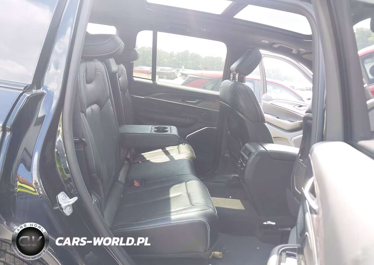 2023 Jeep Grand Cherokee Overland 4X4 VIN:1C4RJHDG3P8737229 - 8