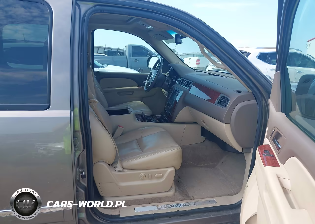 2011 Chevrolet Suburban Ltz VIN:1GNSKKE32BR126853 - 5