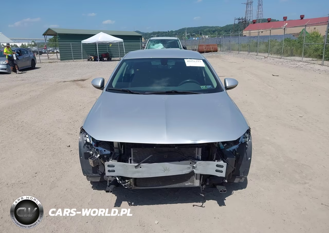 2018 Buick Regal Sportback Preferred VIN:W04GL6SX3J1114745 - 13