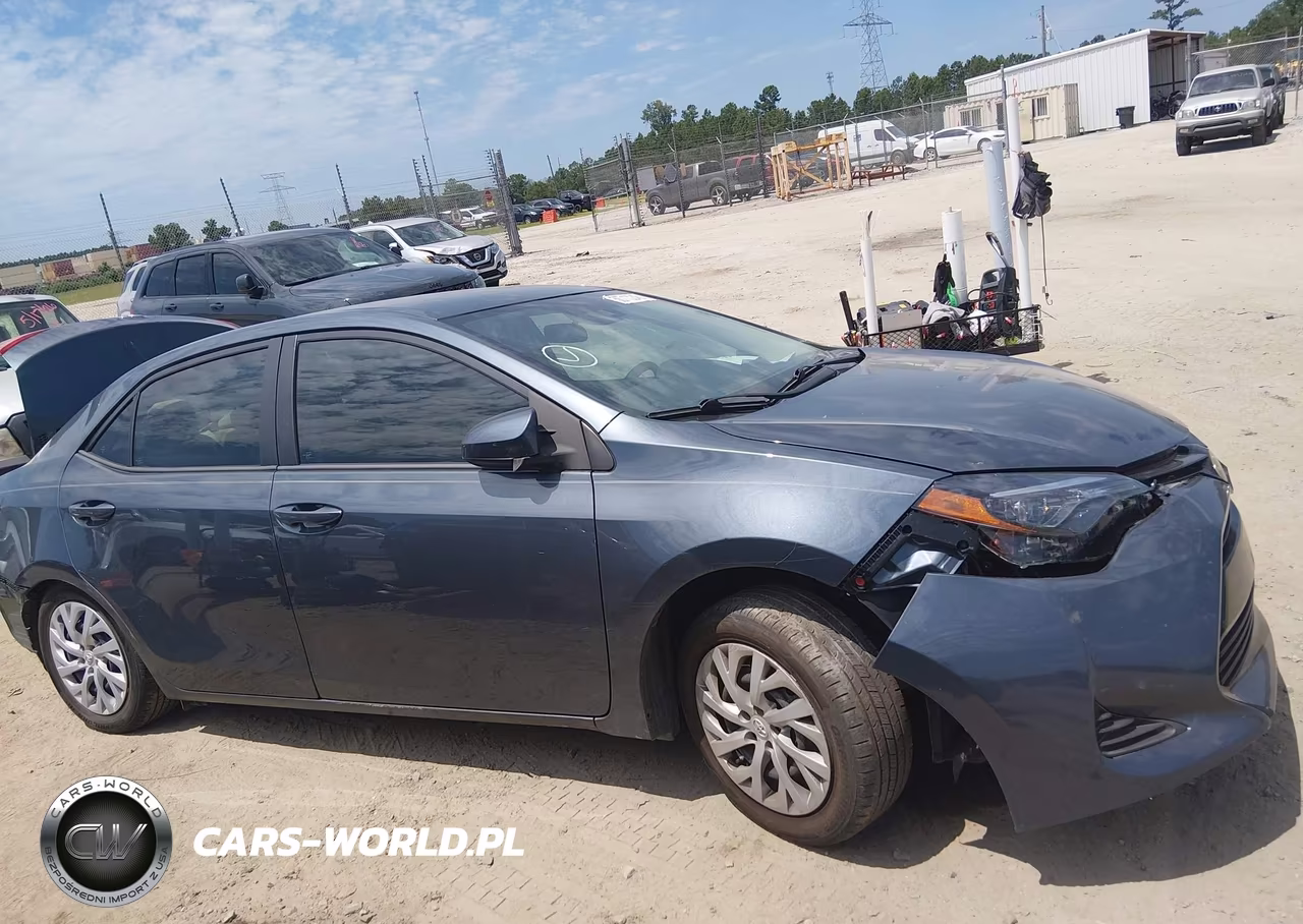 2018 Toyota Corolla Le VIN:2T1BURHE8JC096145 - 13