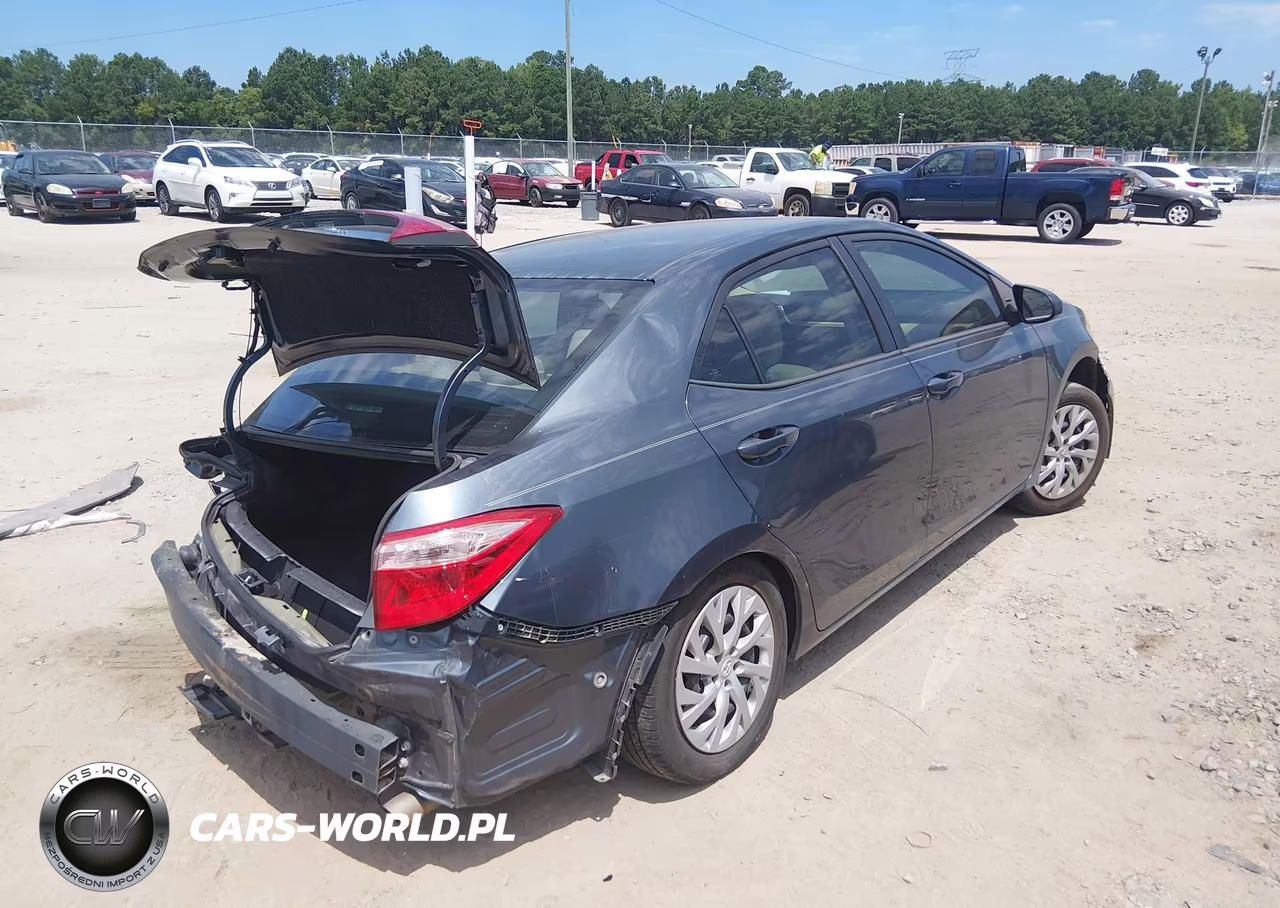 2018 Toyota Corolla Le VIN:2T1BURHE8JC096145 - 4