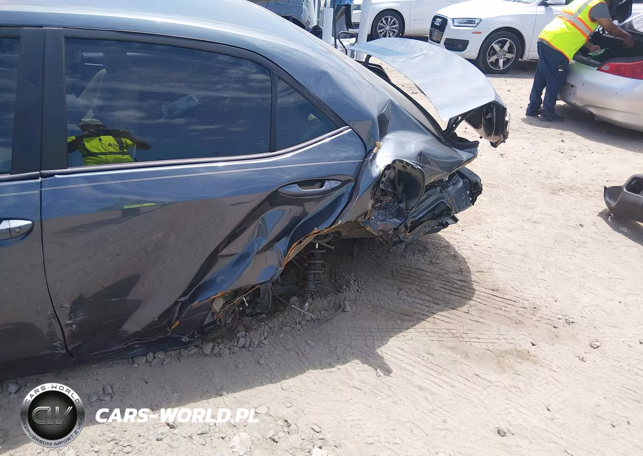 2018 Toyota Corolla Le VIN:2T1BURHE8JC096145 - 6