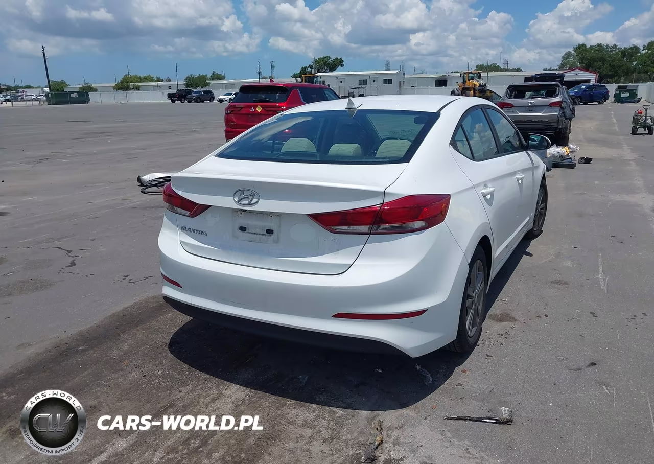2018 Hyundai Elantra Value Edition VIN:5NPD84LF4JH391336 - 4