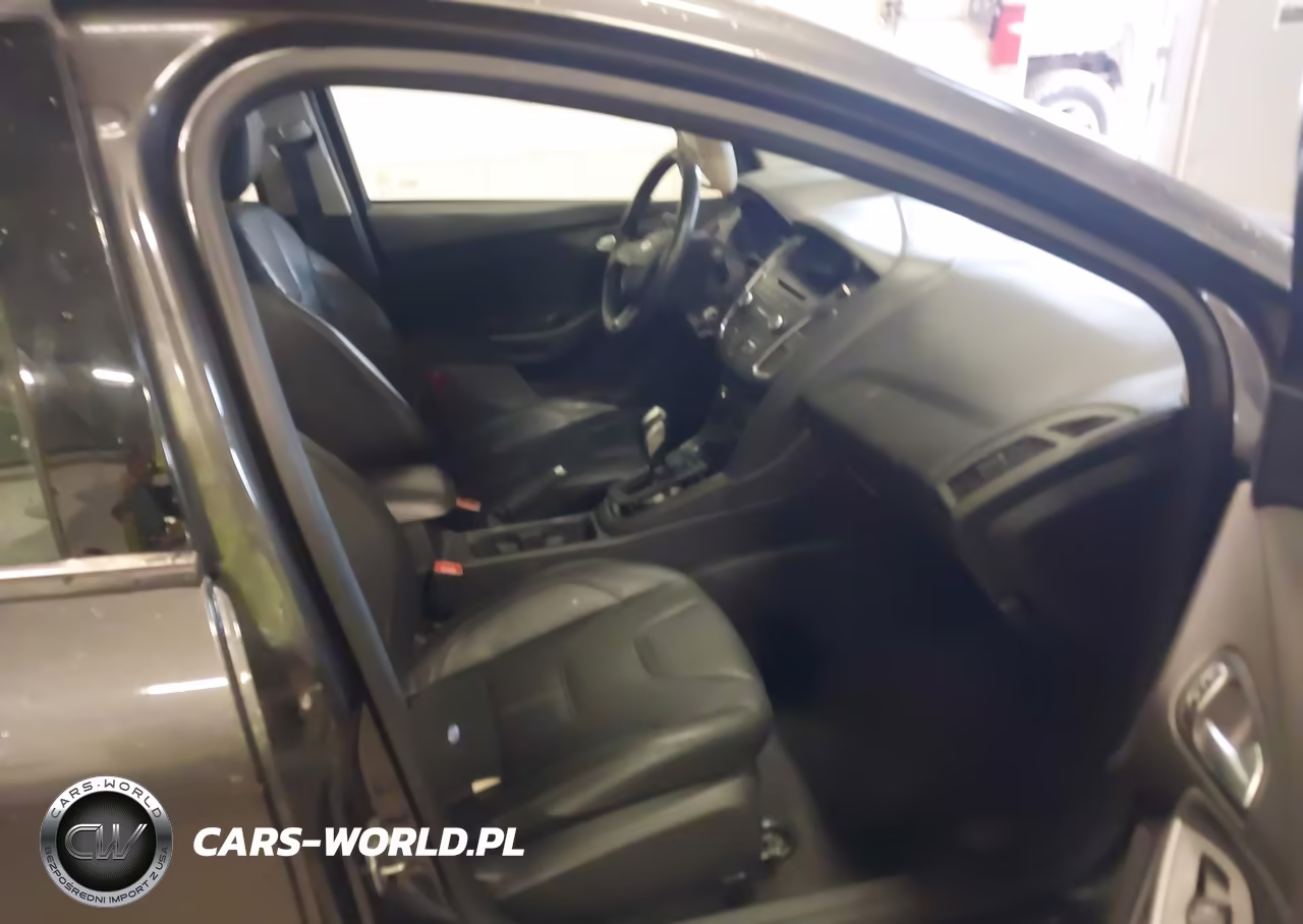 2015 Ford Focus Se VIN:1FADP3F21FL324594 - 5