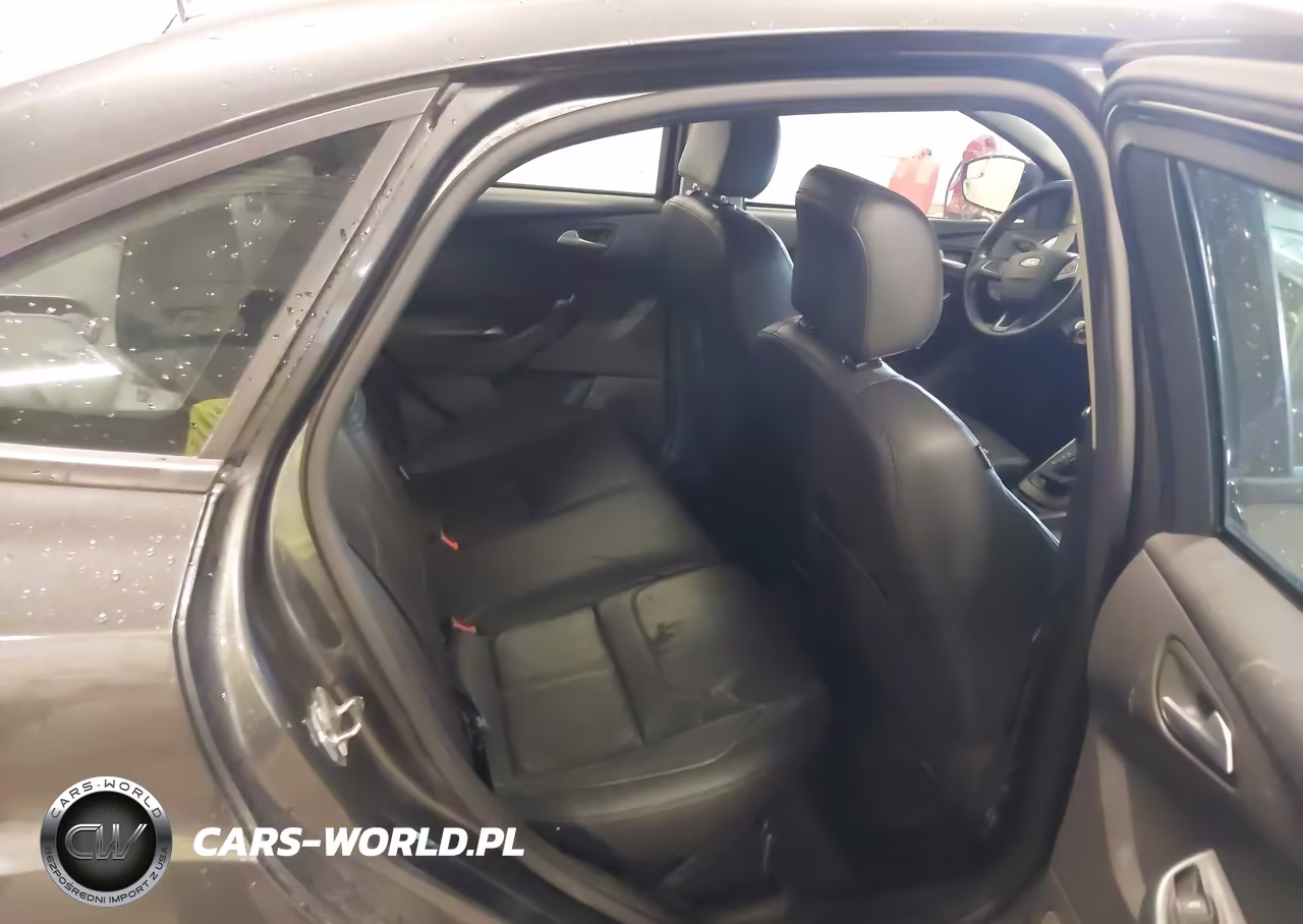 2015 Ford Focus Se VIN:1FADP3F21FL324594 - 8