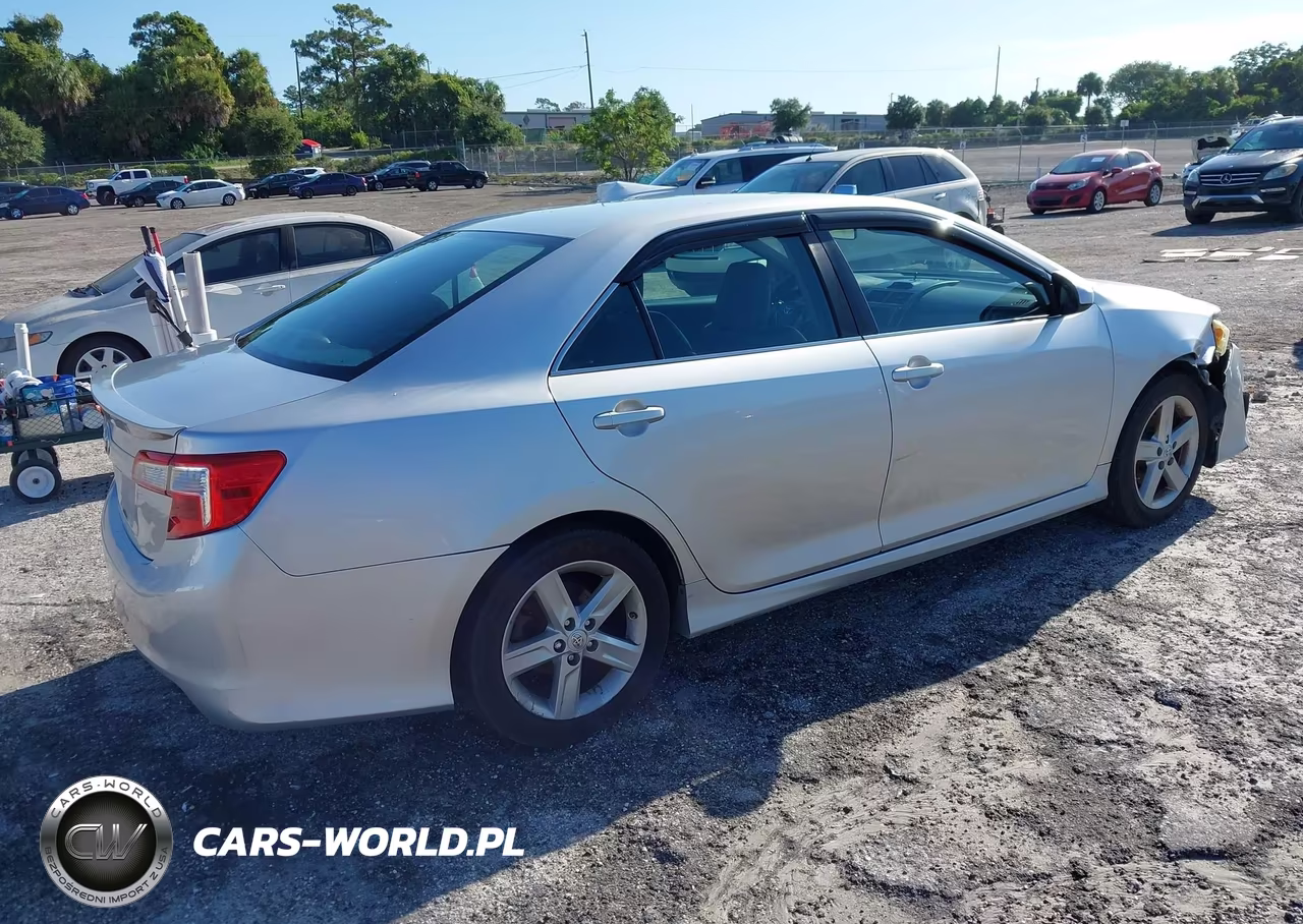 2014 Toyota Camry Se VIN:4T1BF1FKXEU389778 - 4