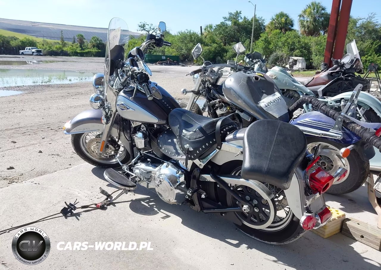 2014 Harley-Davidson Flstc Heritage Softail Classic VIN:1HD1BWV13EB048198 - 3