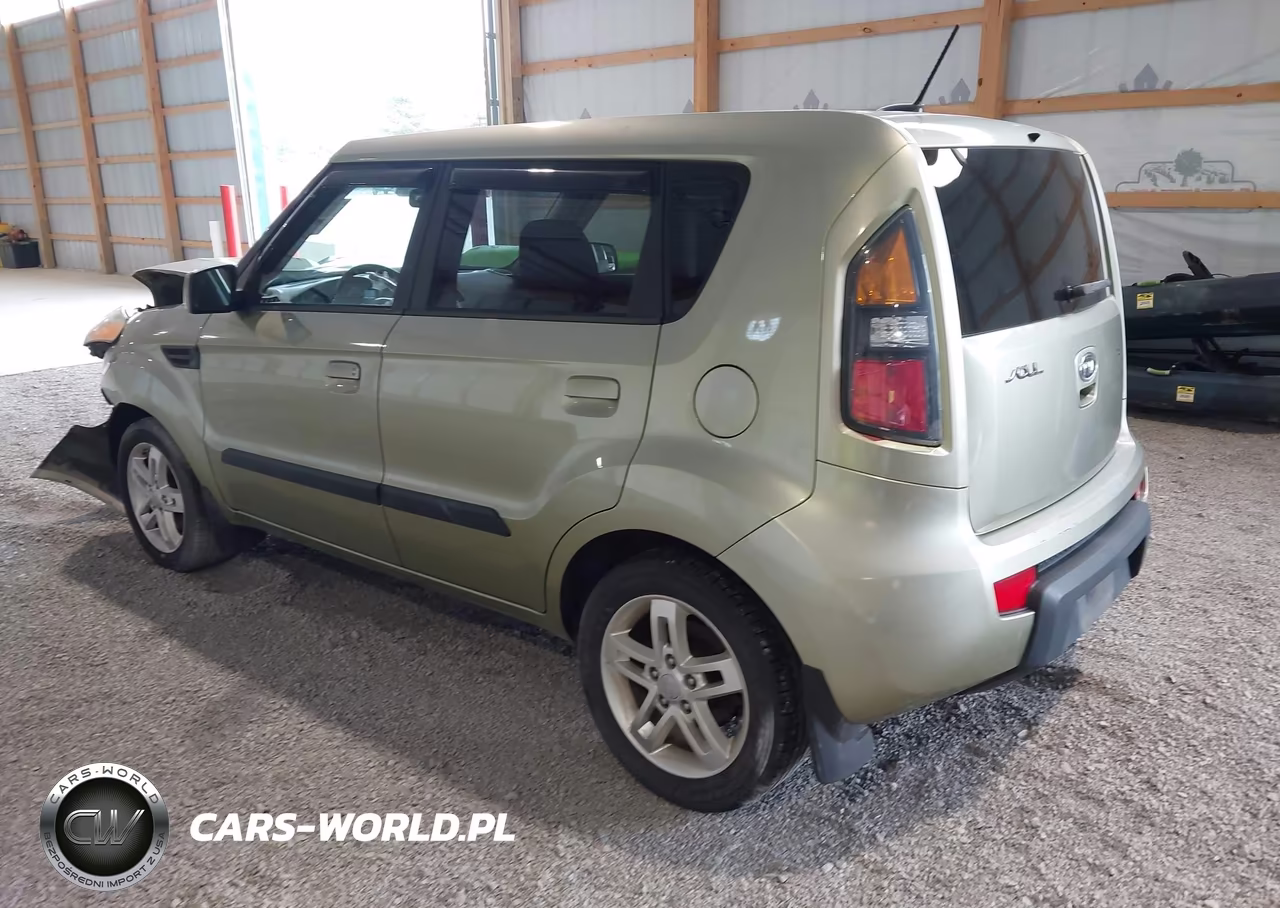 2010 Kia Soul + VIN:KNDJT2A27A7170677 - 3