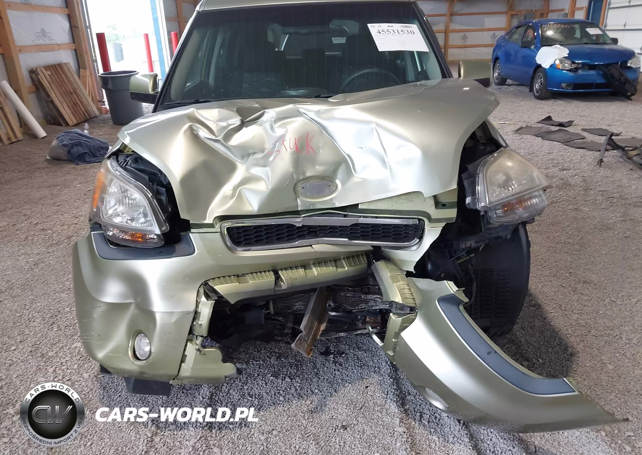 2010 Kia Soul + VIN:KNDJT2A27A7170677 - 6