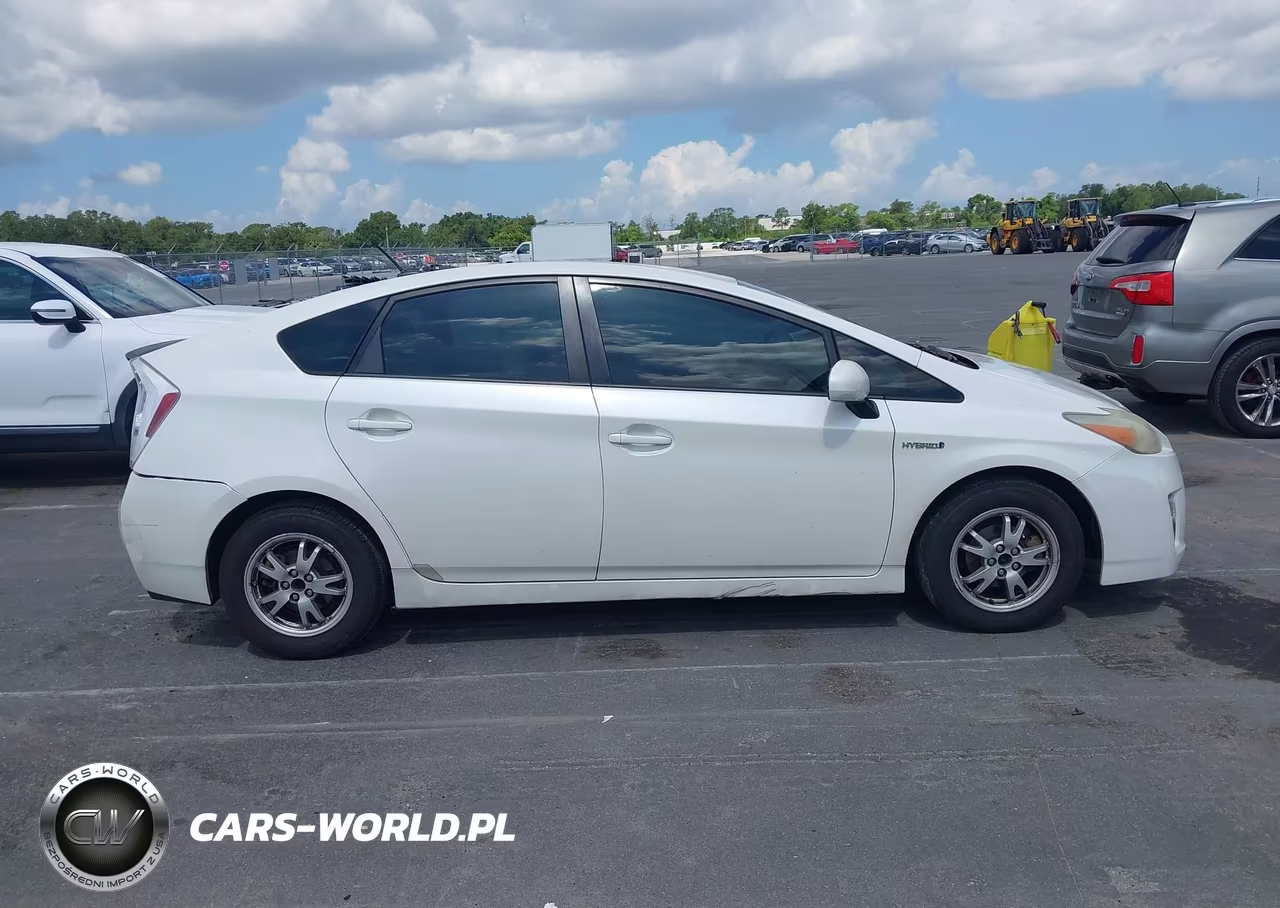 2011 Toyota Prius Three VIN:JTDKN3DU2B5373703 - 13