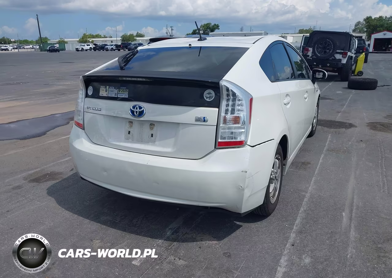 2011 Toyota Prius Three VIN:JTDKN3DU2B5373703 - 4