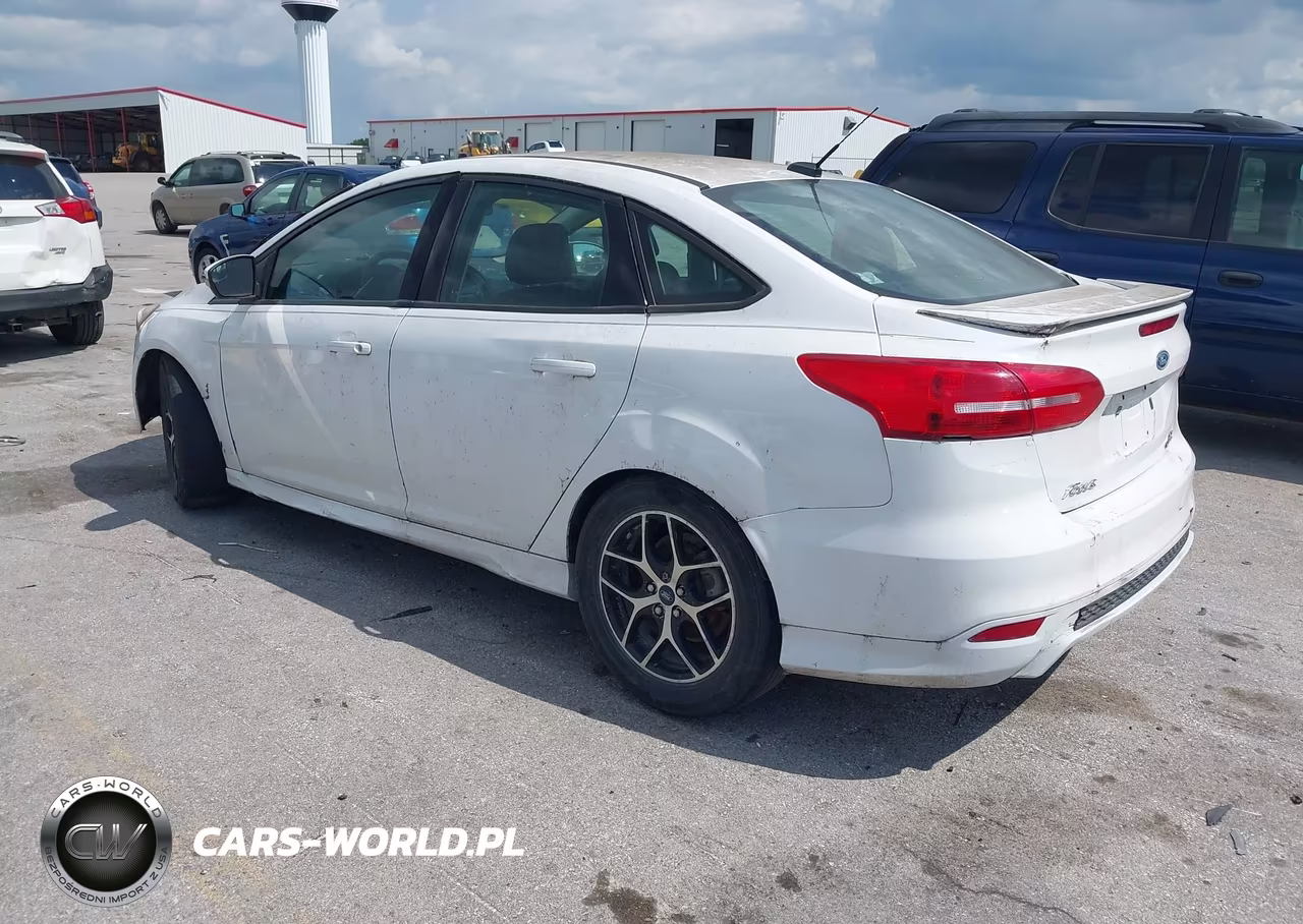 2016 Ford Focus Se VIN:1FADP3F22GL301374 - 3
