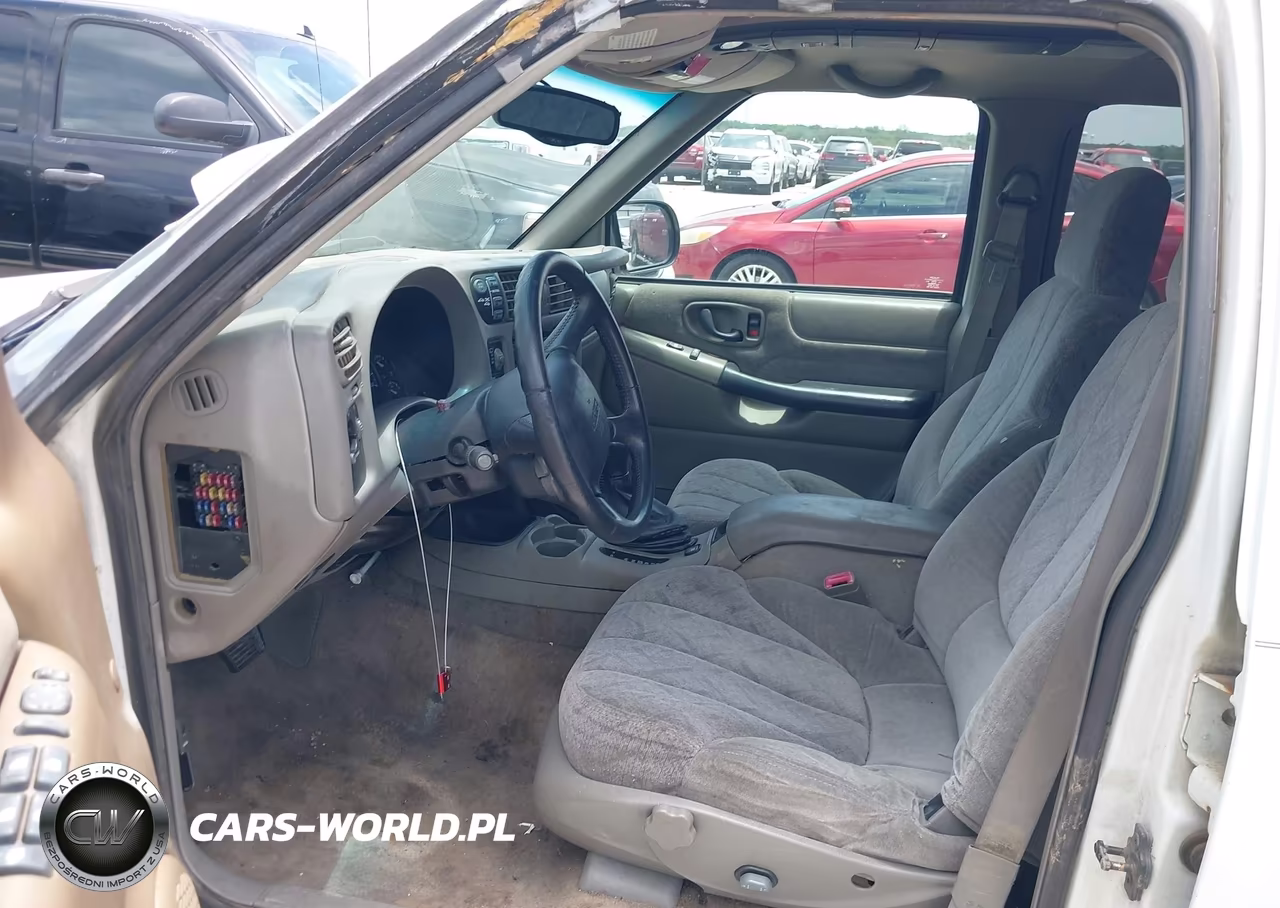 1999 GMC Jimmy Sle VIN:1GKDT13WXX2519428 - 13