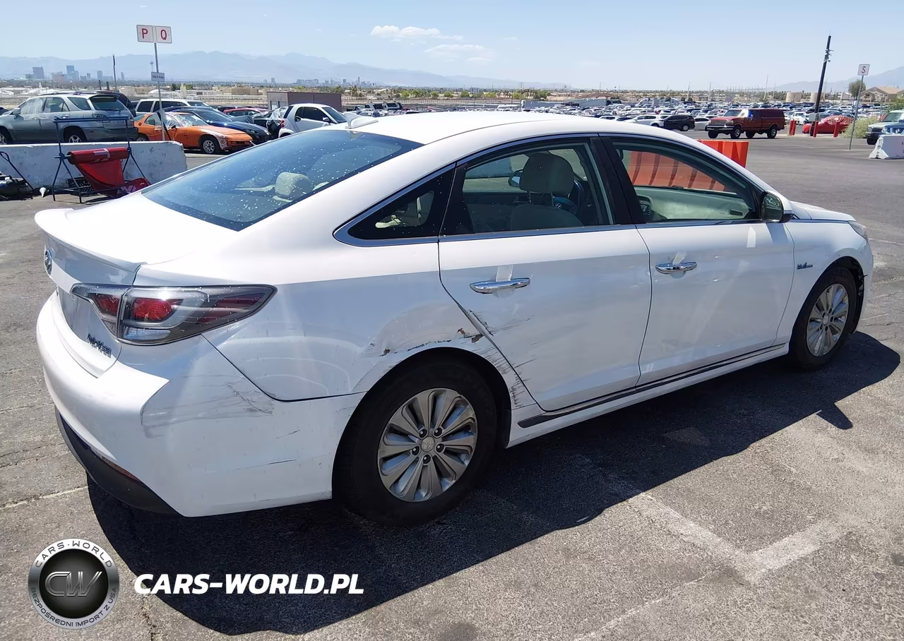 2016 Hyundai Sonata Hybrid Se VIN:KMHE24L13GA027897 - 4