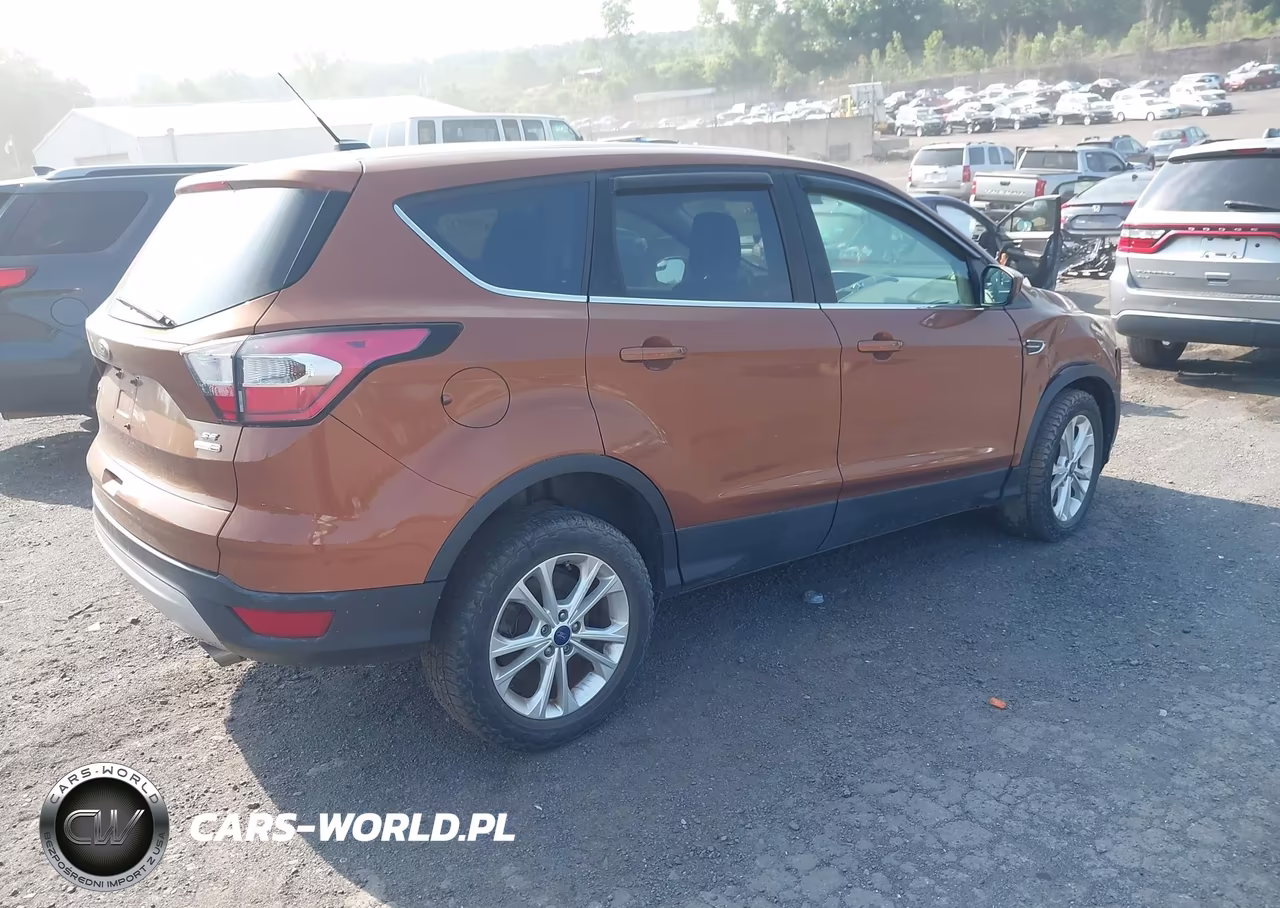 2017 Ford Escape Se VIN:1FMCU9GD7HUA57133 - 4