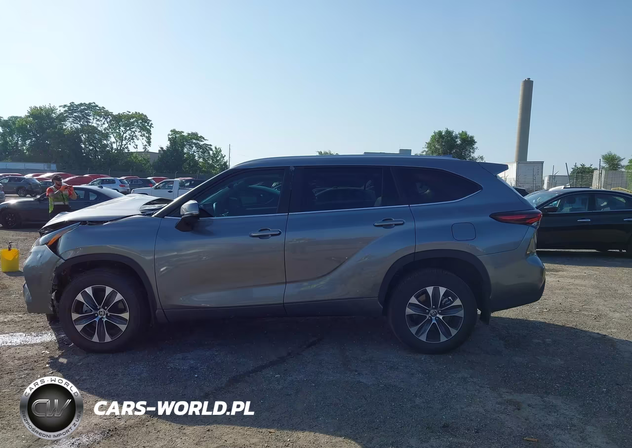 2025 Toyota Highlander Xle VIN:5TDKDRBH4SS581443 - 14
