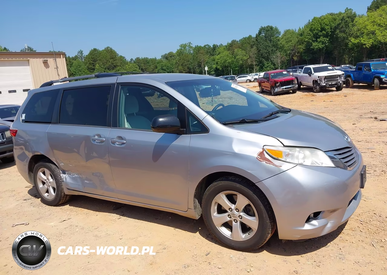 2015 Toyota Sienna Le 8 Passenger VIN:5TDKK3DC1FS605241 - 13