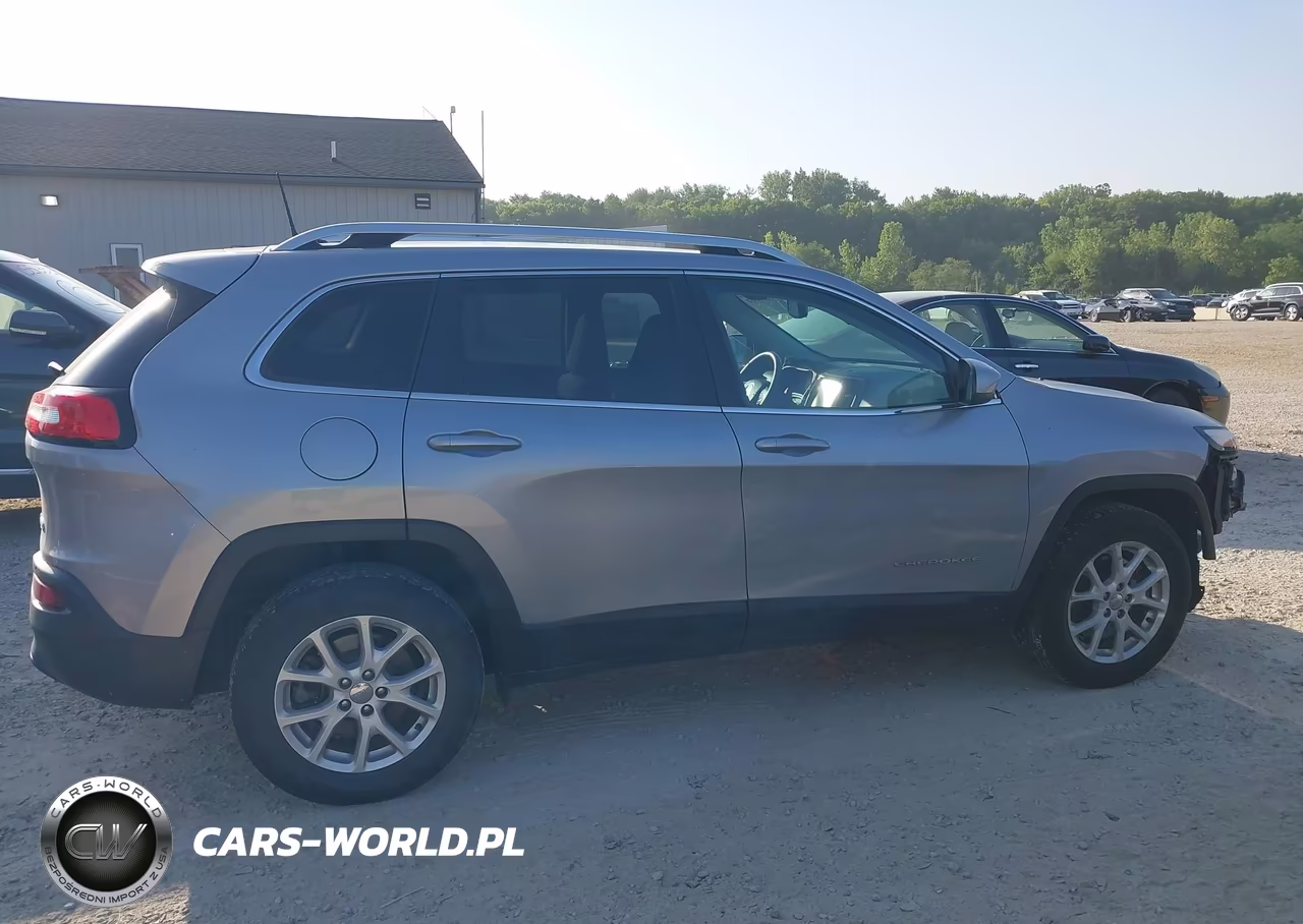 2017 Jeep Cherokee Latitude 4X4 VIN:1C4PJMCB5HW649169 - 14