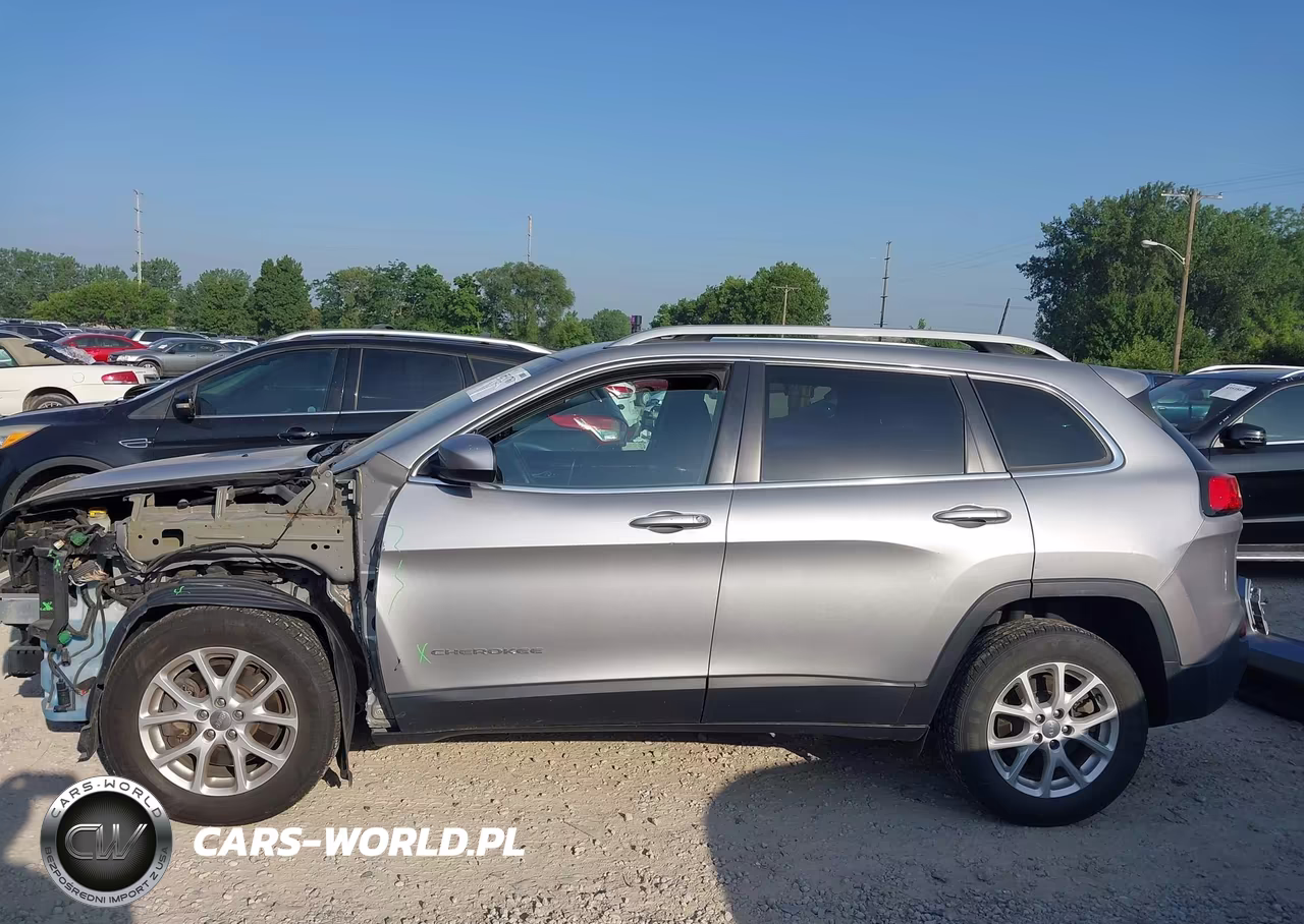 2017 Jeep Cherokee Latitude 4X4 VIN:1C4PJMCB5HW649169 - 15