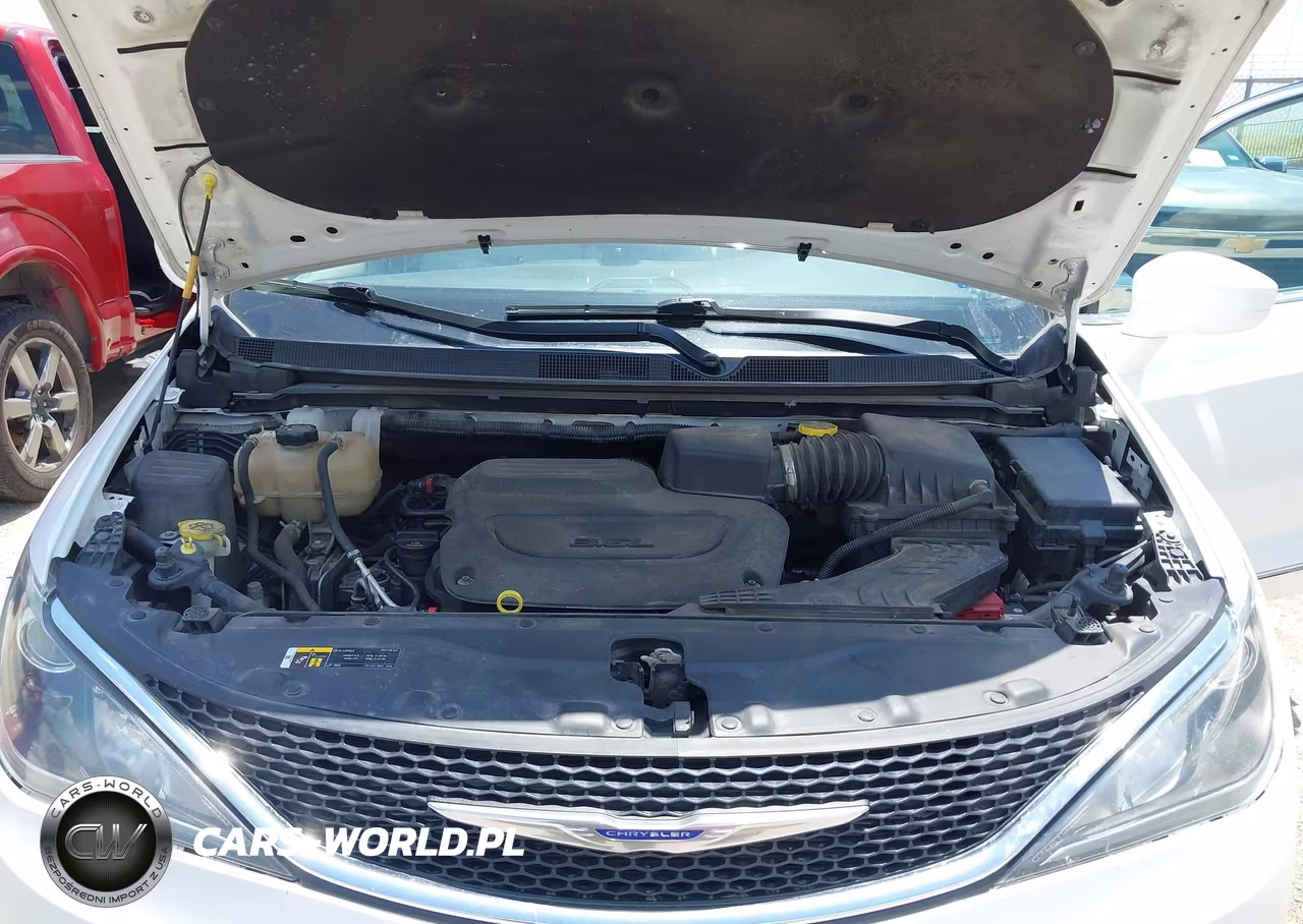 2020 Chrysler Pacifica Touring L VIN:2C4RC1BG8LR134750 - 10