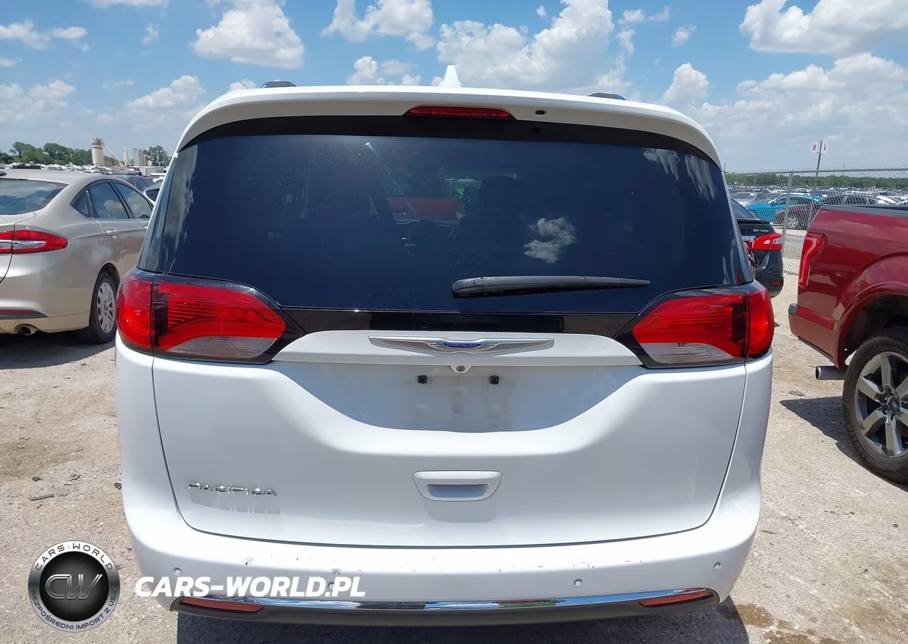 2020 Chrysler Pacifica Touring L VIN:2C4RC1BG8LR134750 - 16