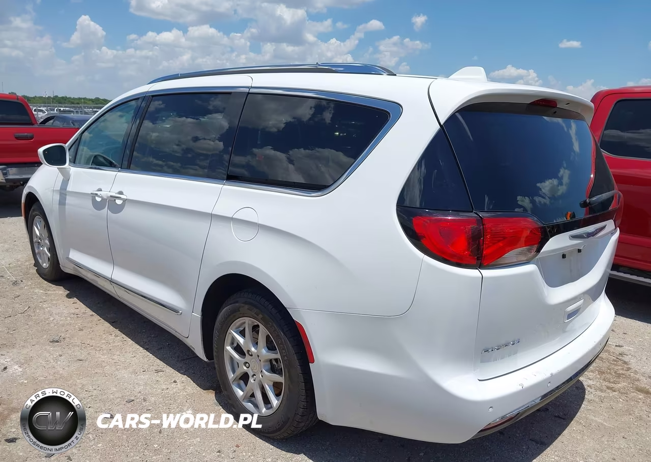 2020 Chrysler Pacifica Touring L VIN:2C4RC1BG8LR134750 - 3