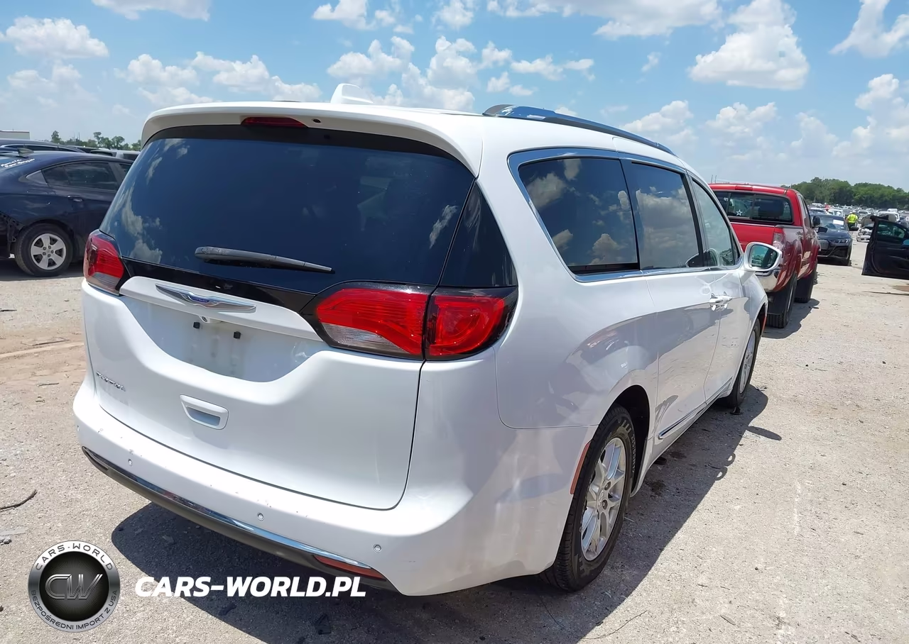 2020 Chrysler Pacifica Touring L VIN:2C4RC1BG8LR134750 - 4