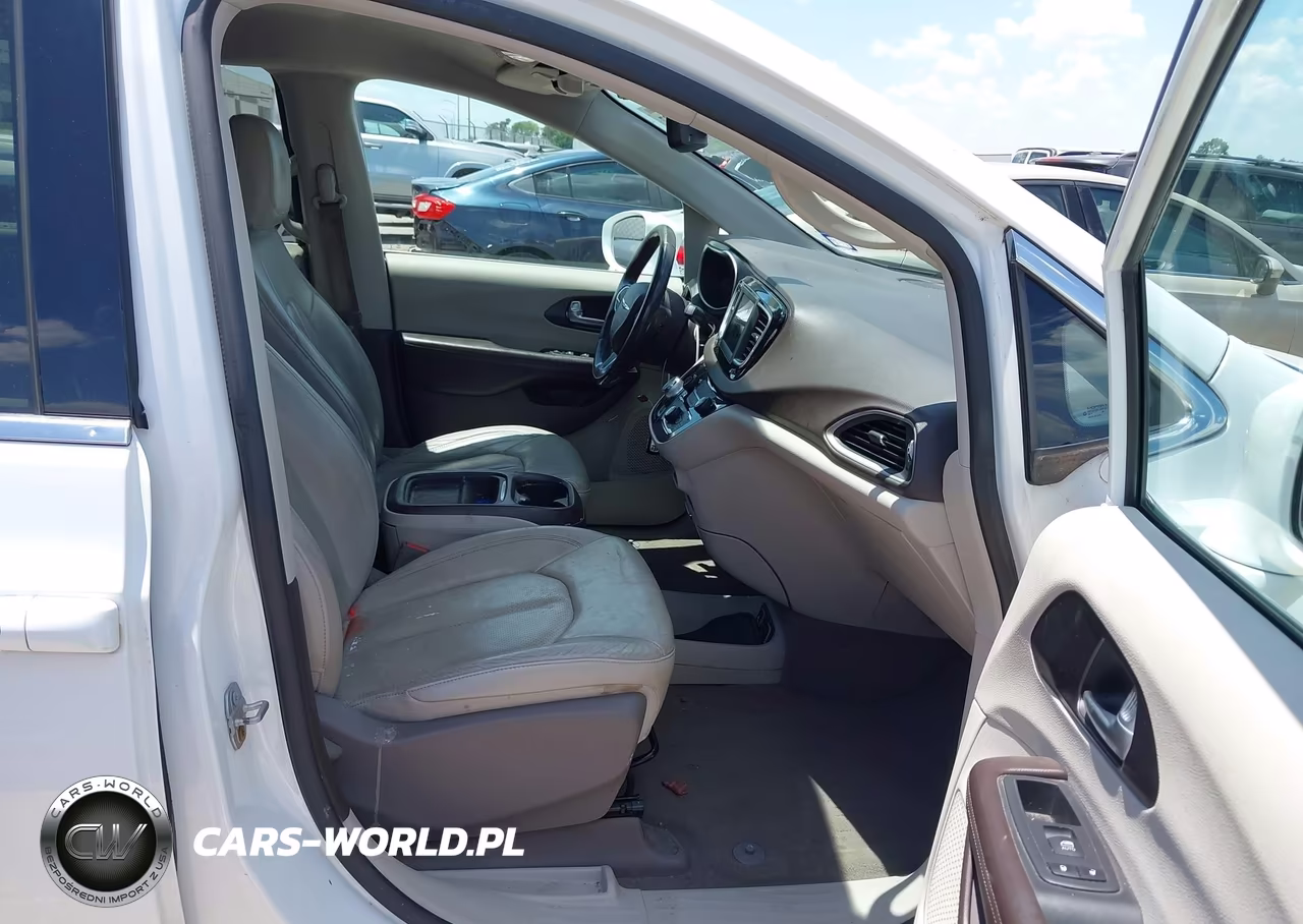 2020 Chrysler Pacifica Touring L VIN:2C4RC1BG8LR134750 - 5